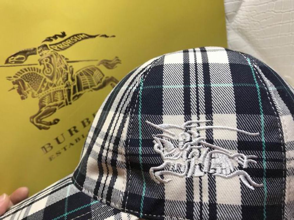 Bv*b*rry Hat